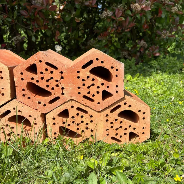poterie-jamet-loge-h-tel-insectes-terre-cuite-brique-modulable image 1