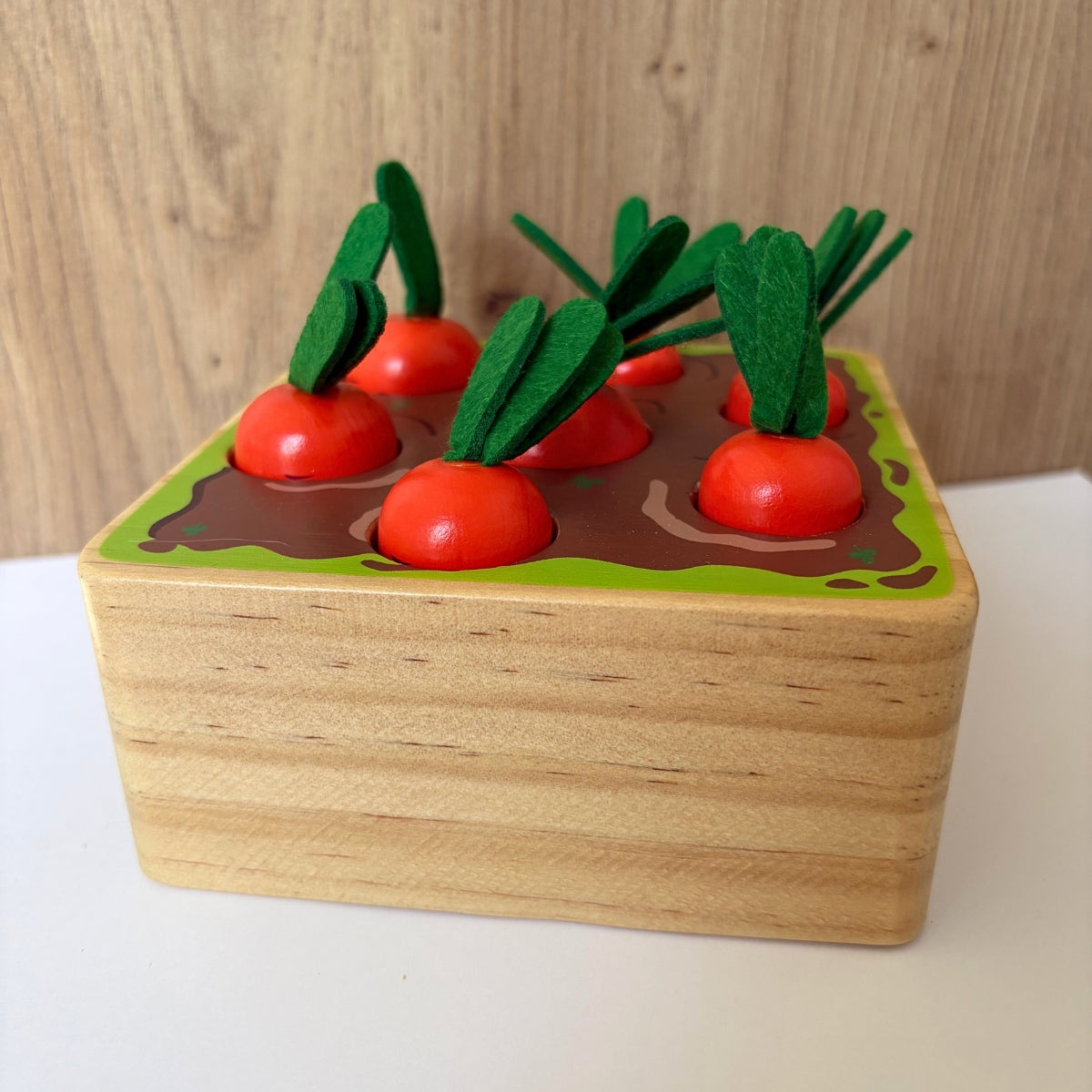 smallfoot-carottes-piquer-jeu-encastrement-bois-7-carottes image 5