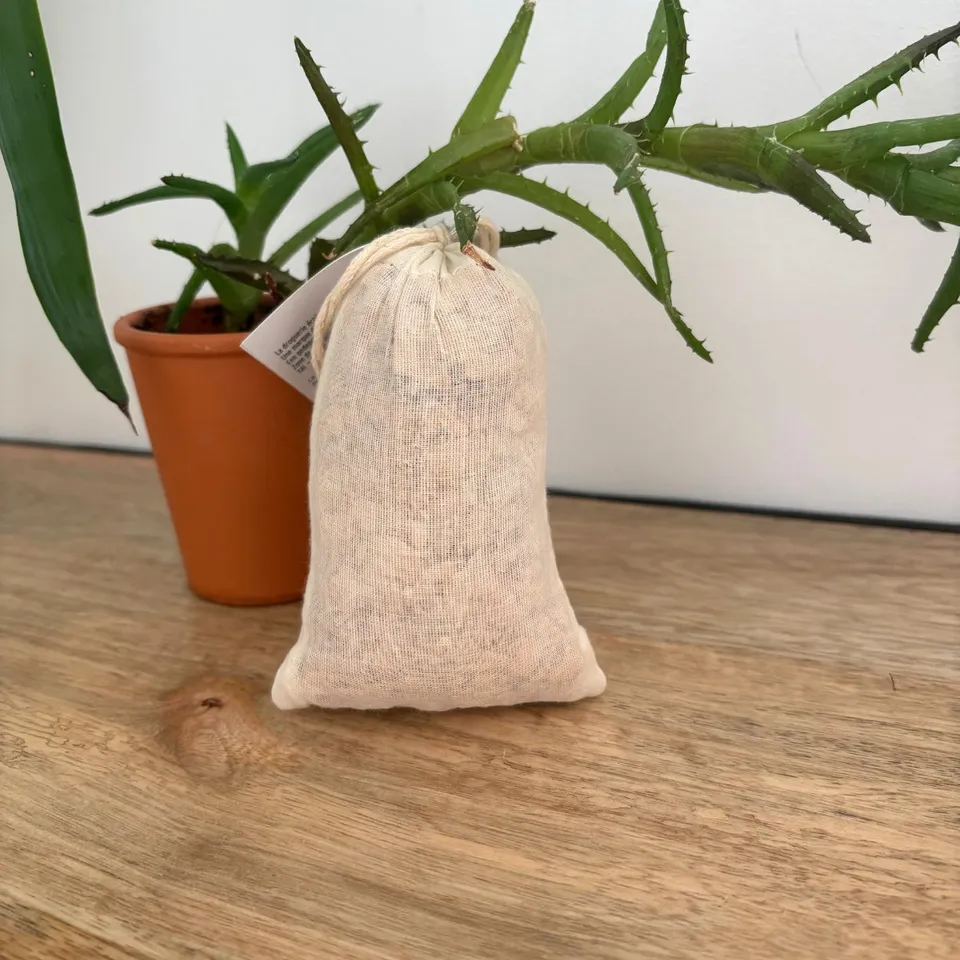 ecodis-sachet-c-dre-rouge-anti-mites-naturel-armoire image 1