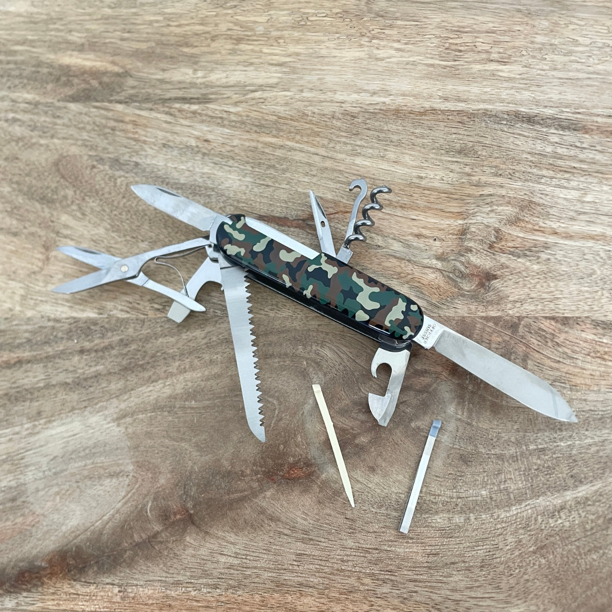 mes-courses-en-vrac-ustensiles-couteau-suisse-huntsman-camouflage image 2