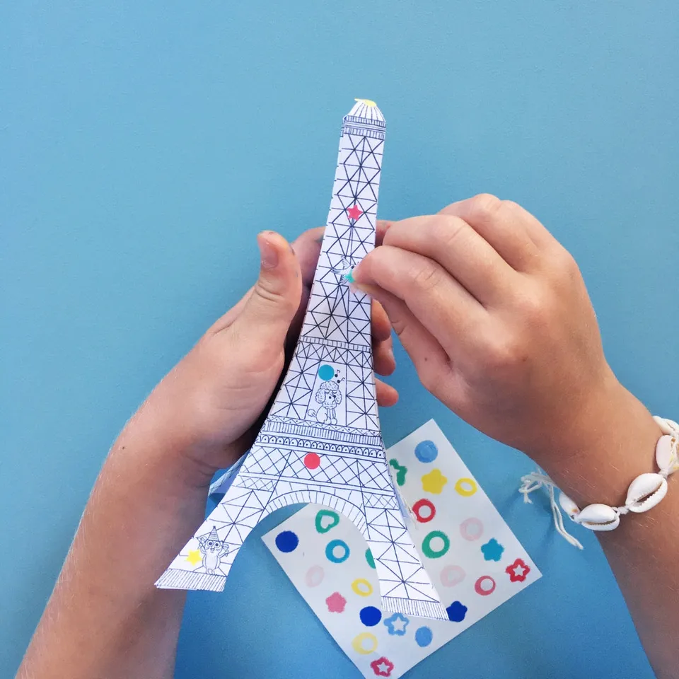 kit-cr-atif-tour-eiffel-papier-colorier-stickers image 1