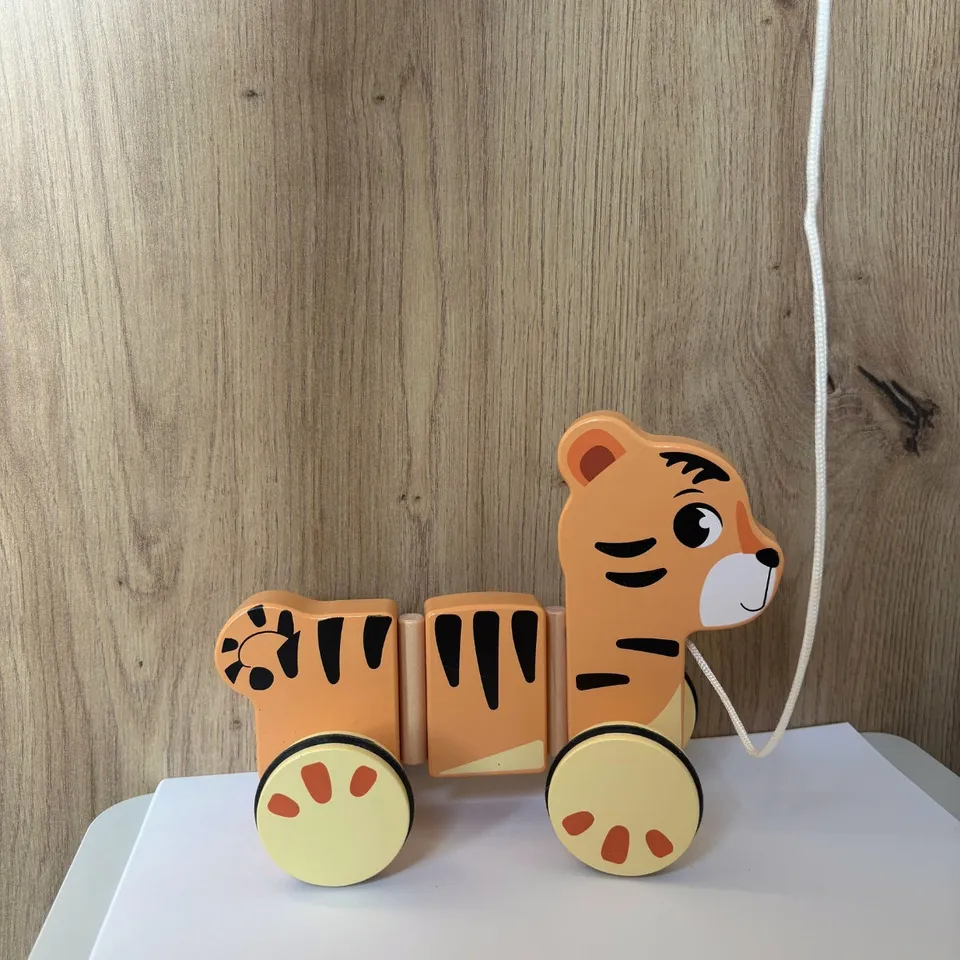 smallfoot-safari-jouet-tirer-tigre-bois-roulettes image 1