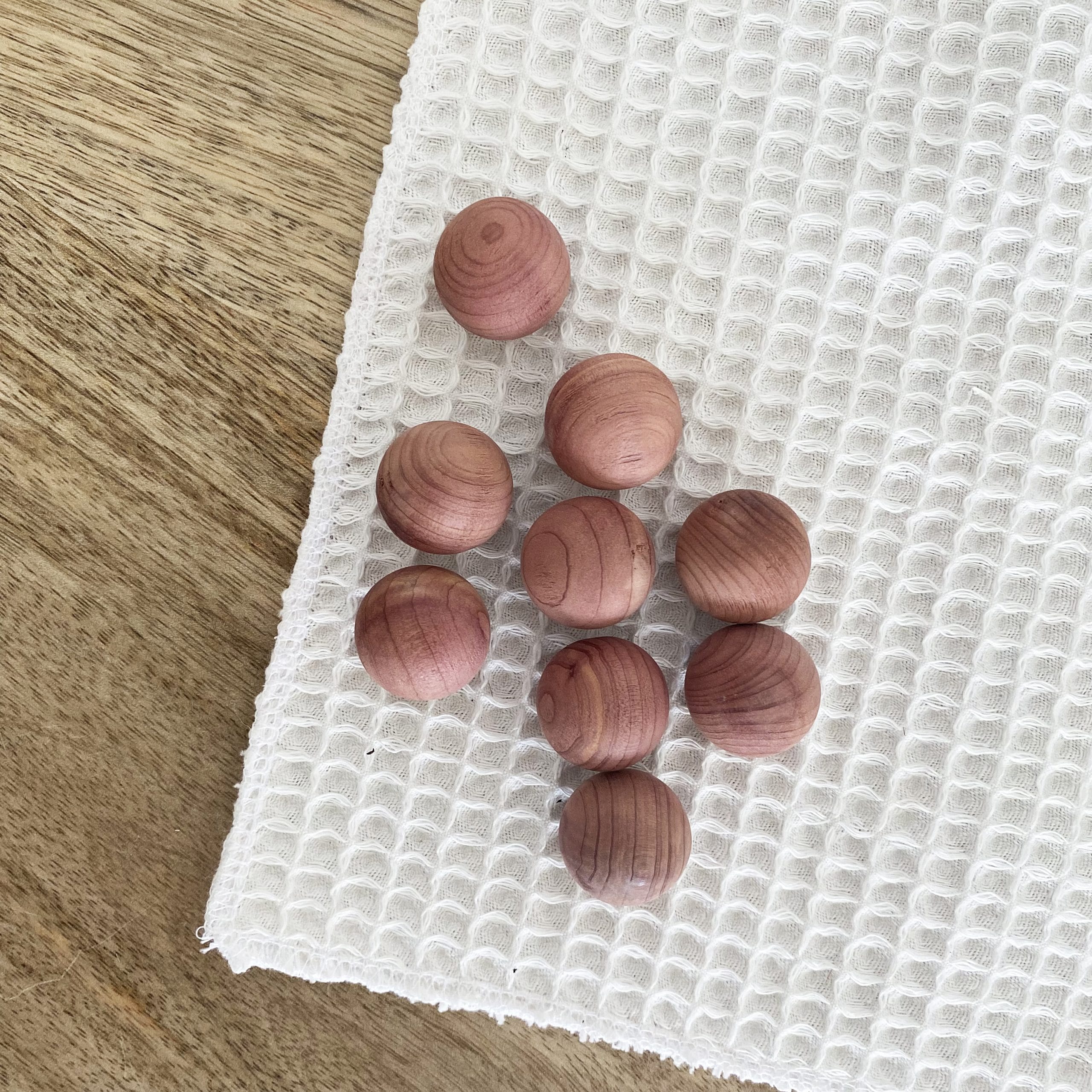 mes-courses-en-vrac-billes-c-dre-rouge-antimite-naturel-lot-10 image 1