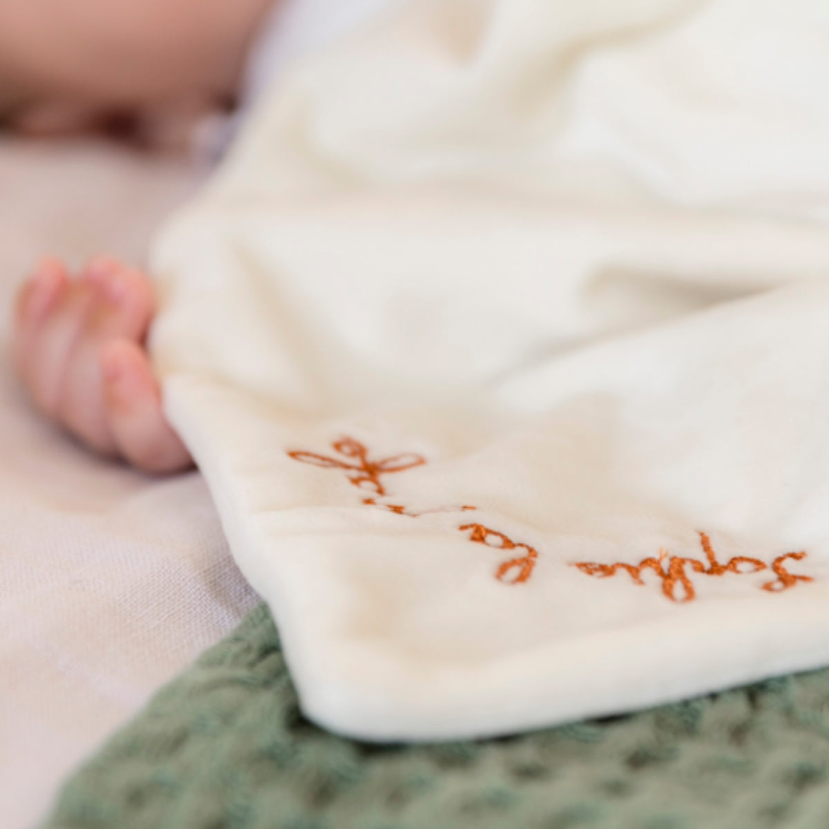 sophie-la-girafe-doudou-ch-rie-peluche-b-b-ultra-doux image 3