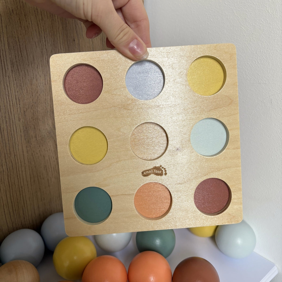 smallfoot-jeu-veil-bois-tri-montessori-boules-color-es image 2