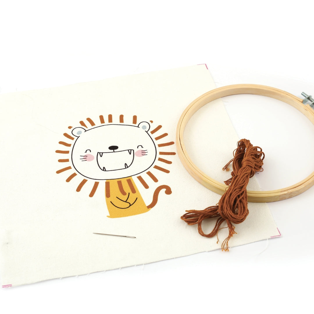 mes-courses-en-vrac-lion-sauvage-kit-broderie-tambour-15-cm image 2