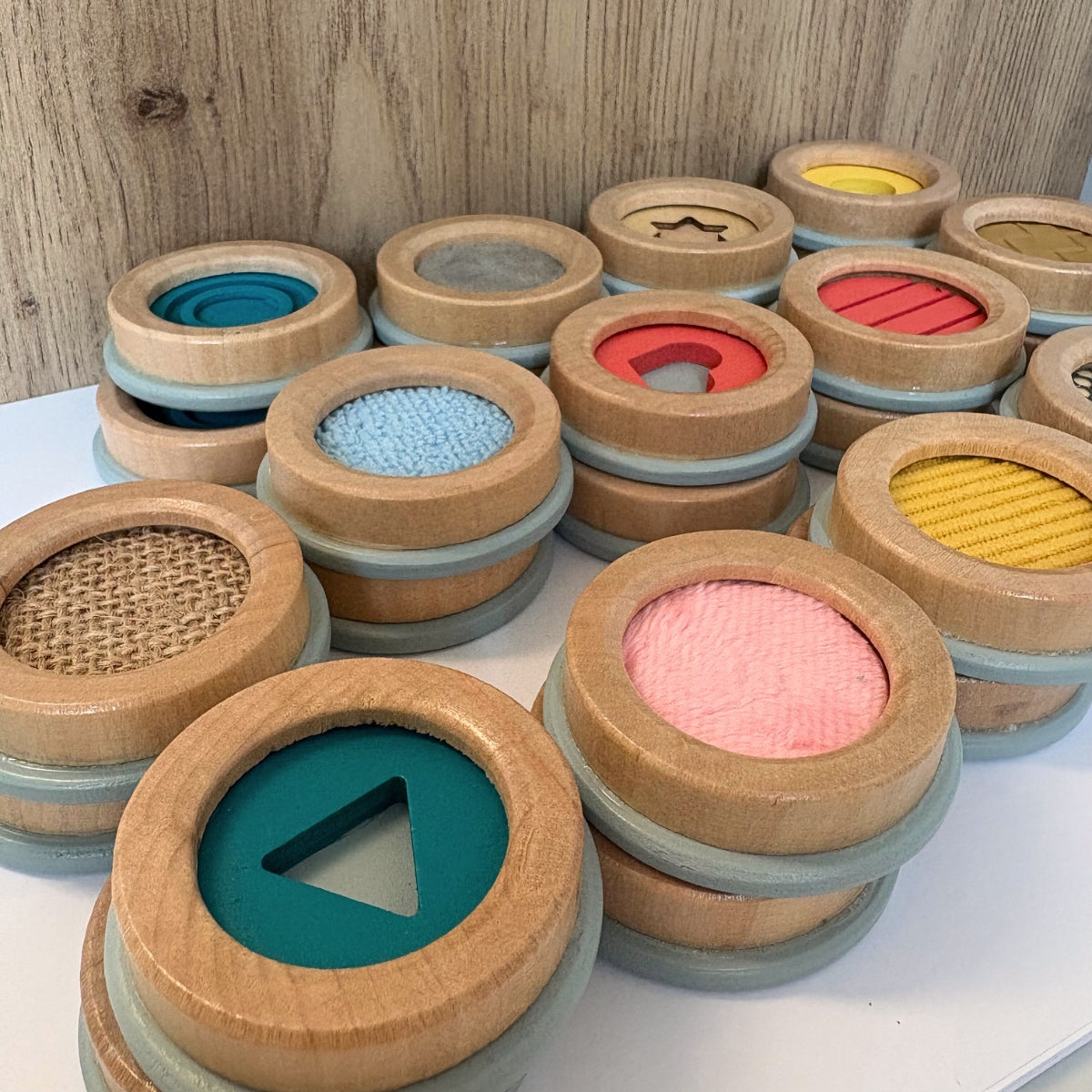 smallfoot-sensory-jeu-m-mo-tactile-bois-et-tissus image 1