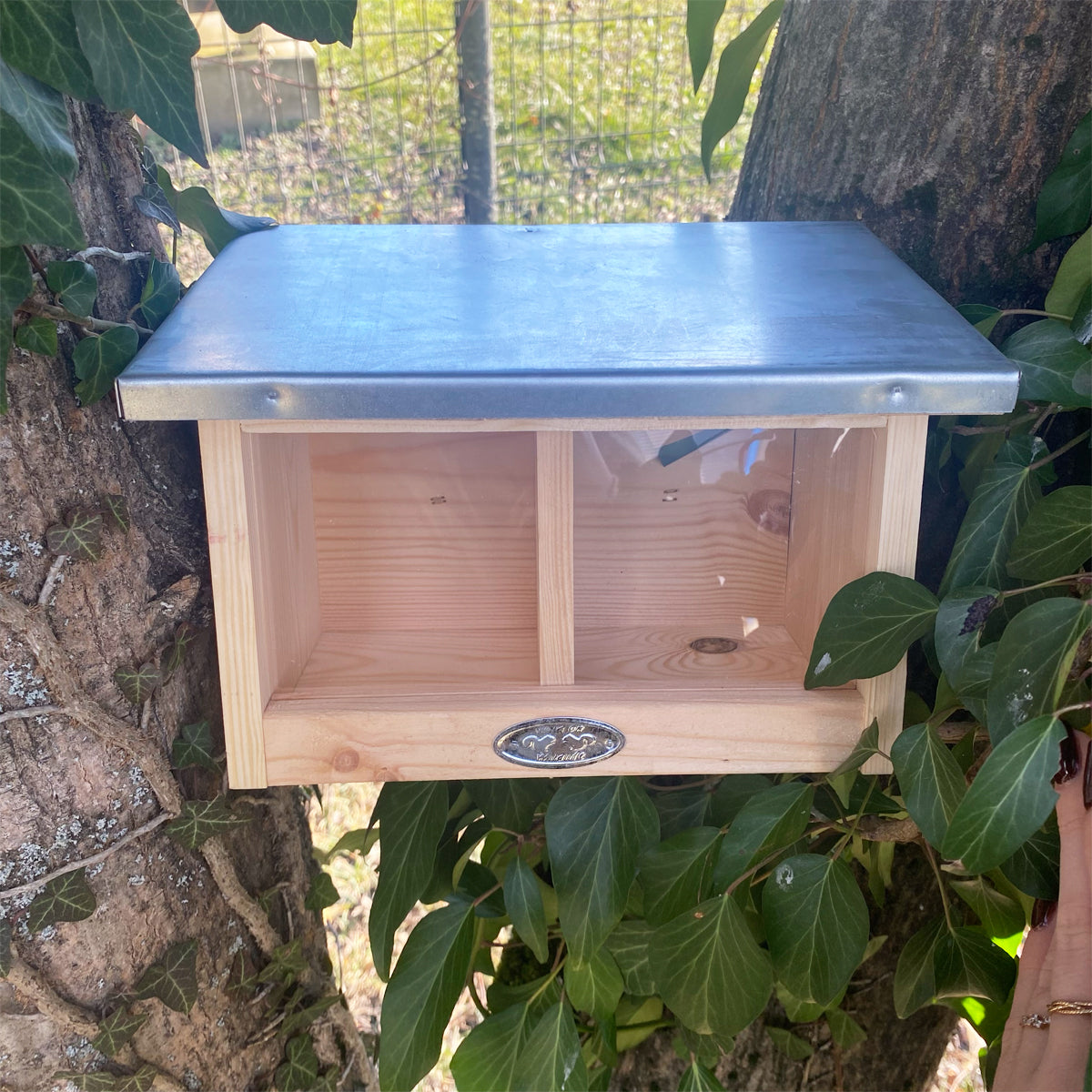 esschert-design-mangeoire-double-cureuils-bois-2-compartiments image 2