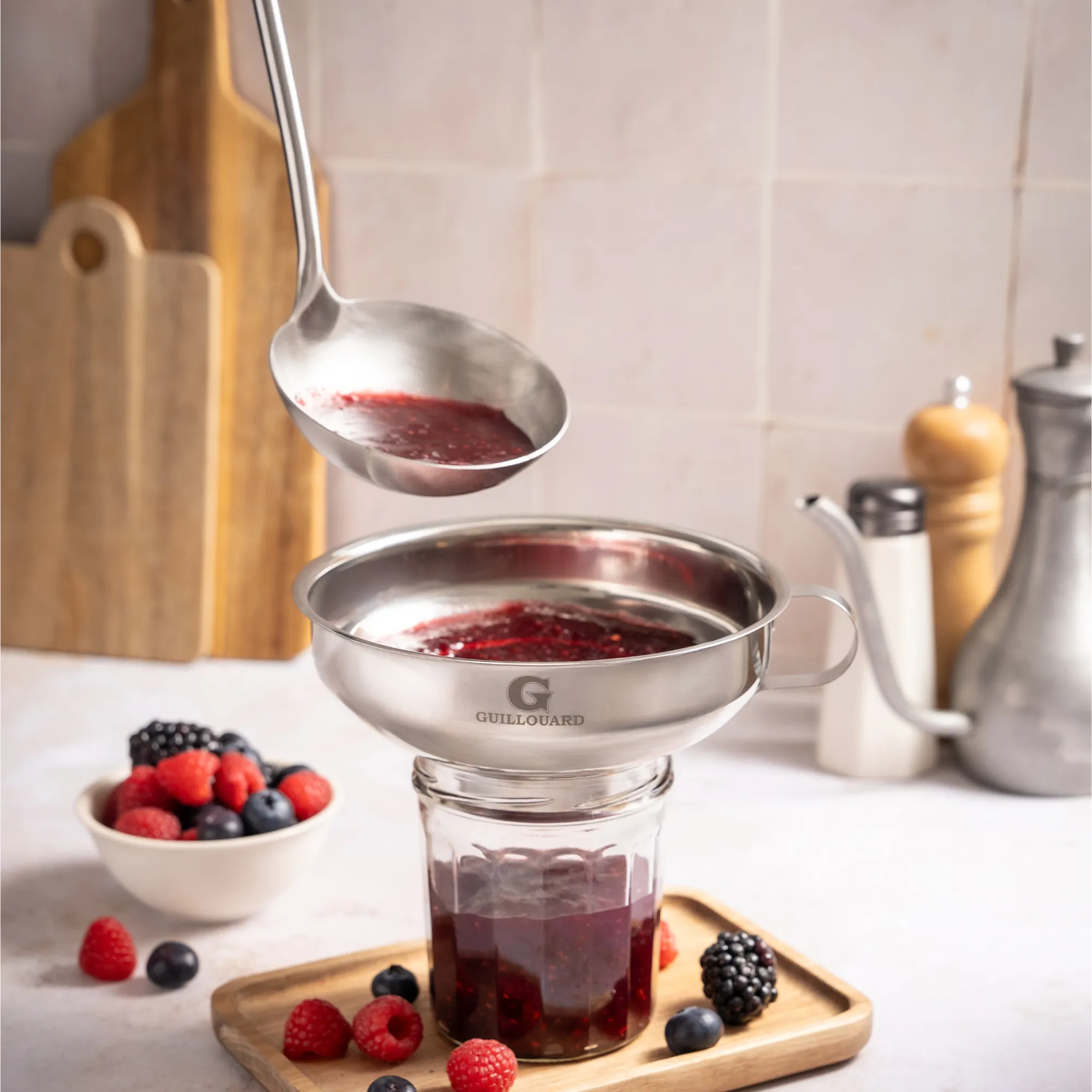 guillouard-luciole-louche-inox-9-cm-manche-h-tre-35-cm image 4