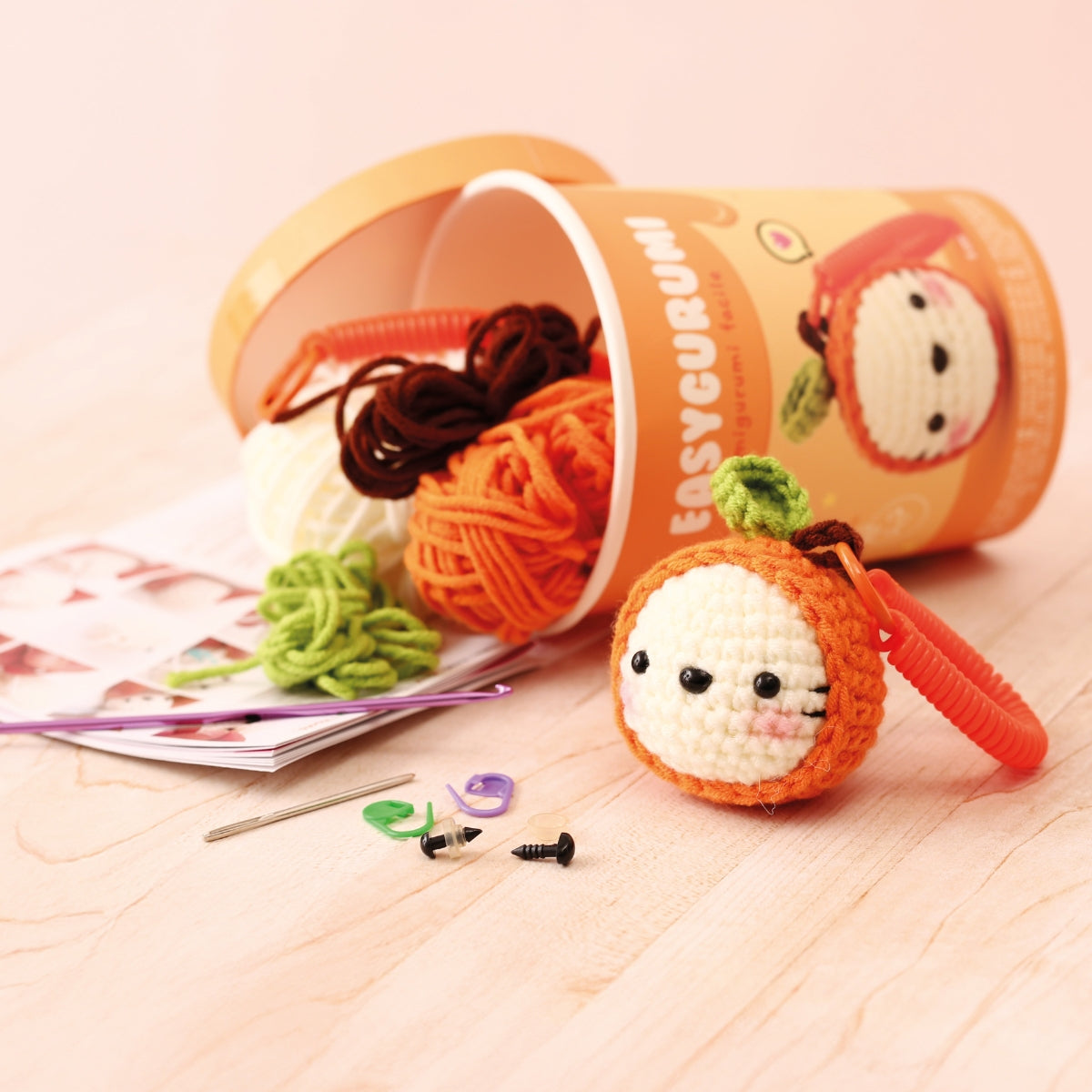 graine-cr-ative-easygurumi-kit-crochet-cl-mentine-porte-cl-s image 1