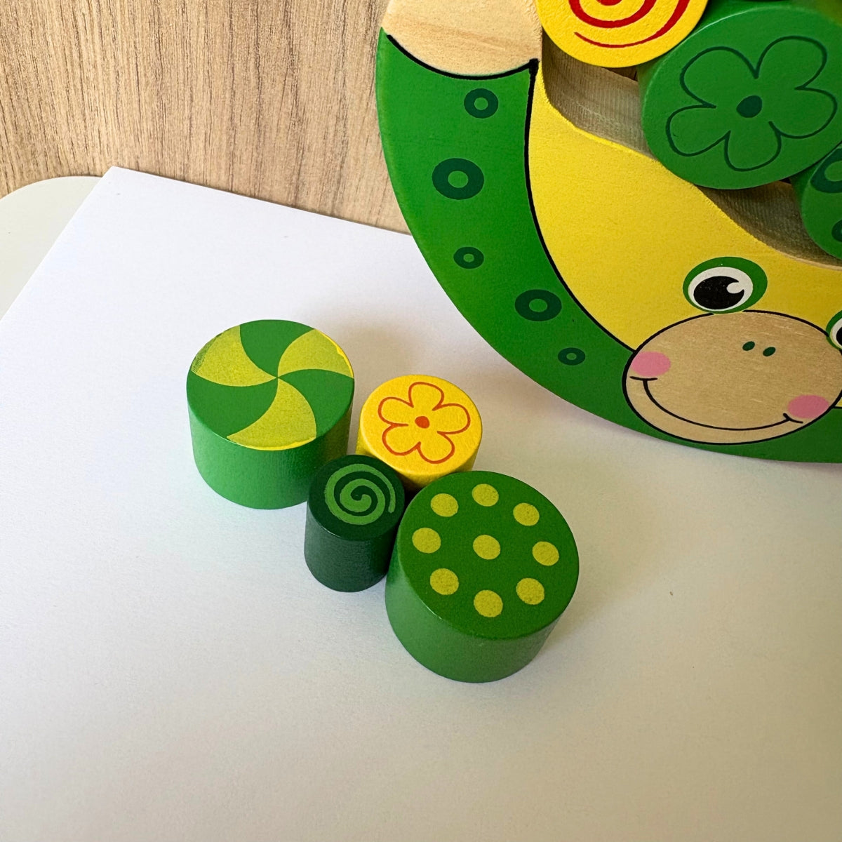 smallfoot-balancier-grenouille-jeu-quilibre-bois-18-pierres image 4