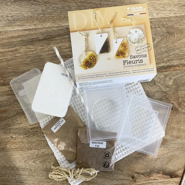 mes-courses-en-vrac-bougies-et-savons-coffret-savons-fleuris-diy-2-moules image 1
