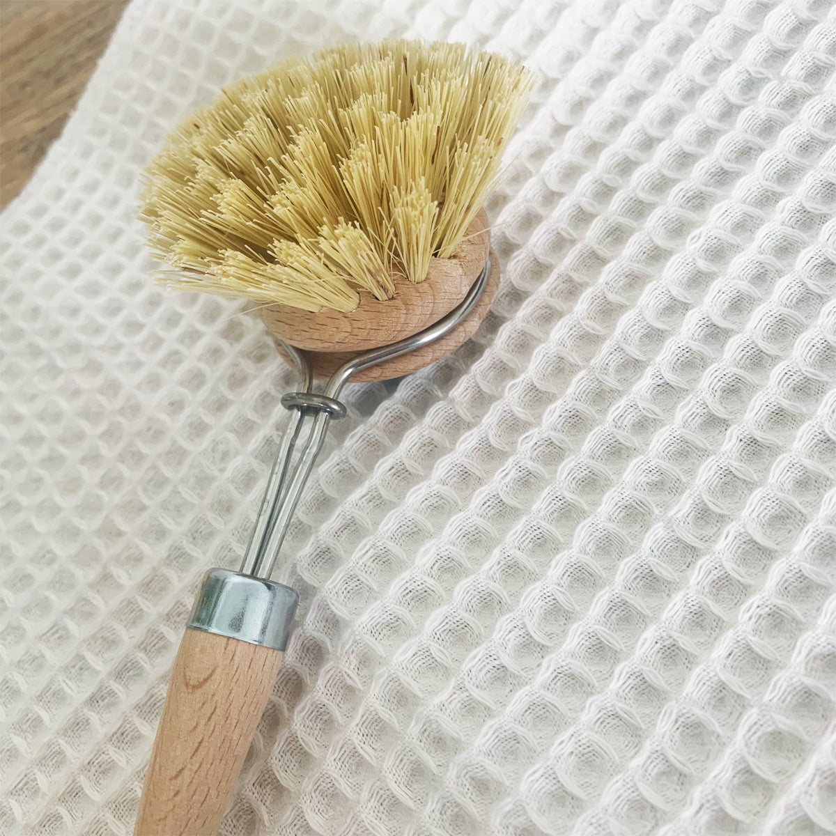 brosse-vaisselle-bois-h-tre-t-te-rechargeable-25-cm image 2