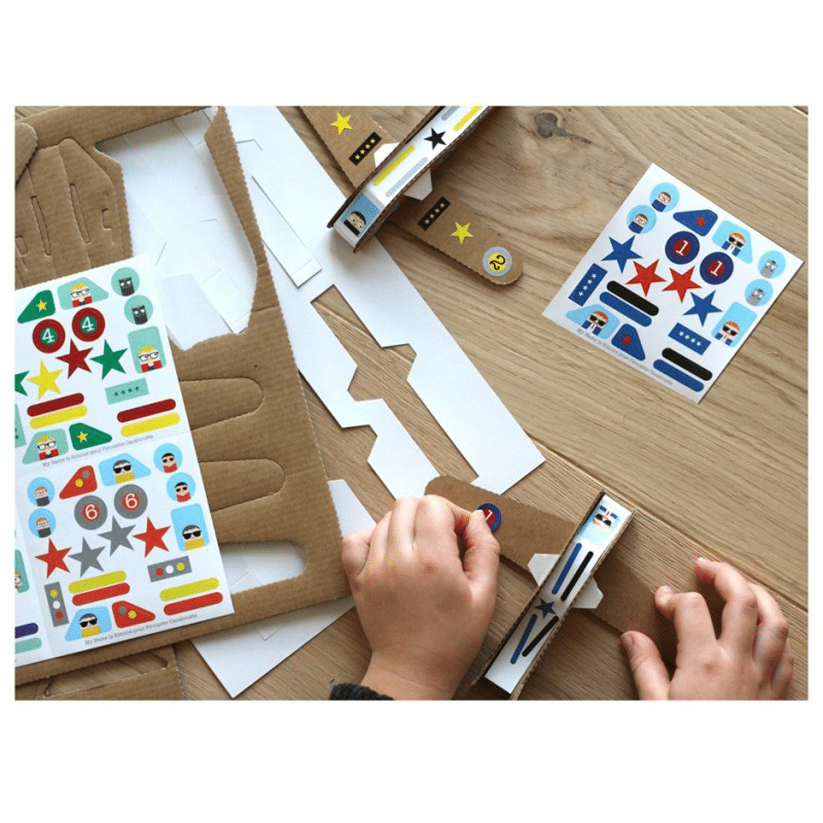 kit-cr-atif-6-avions-construire-carton-gommettes image 2