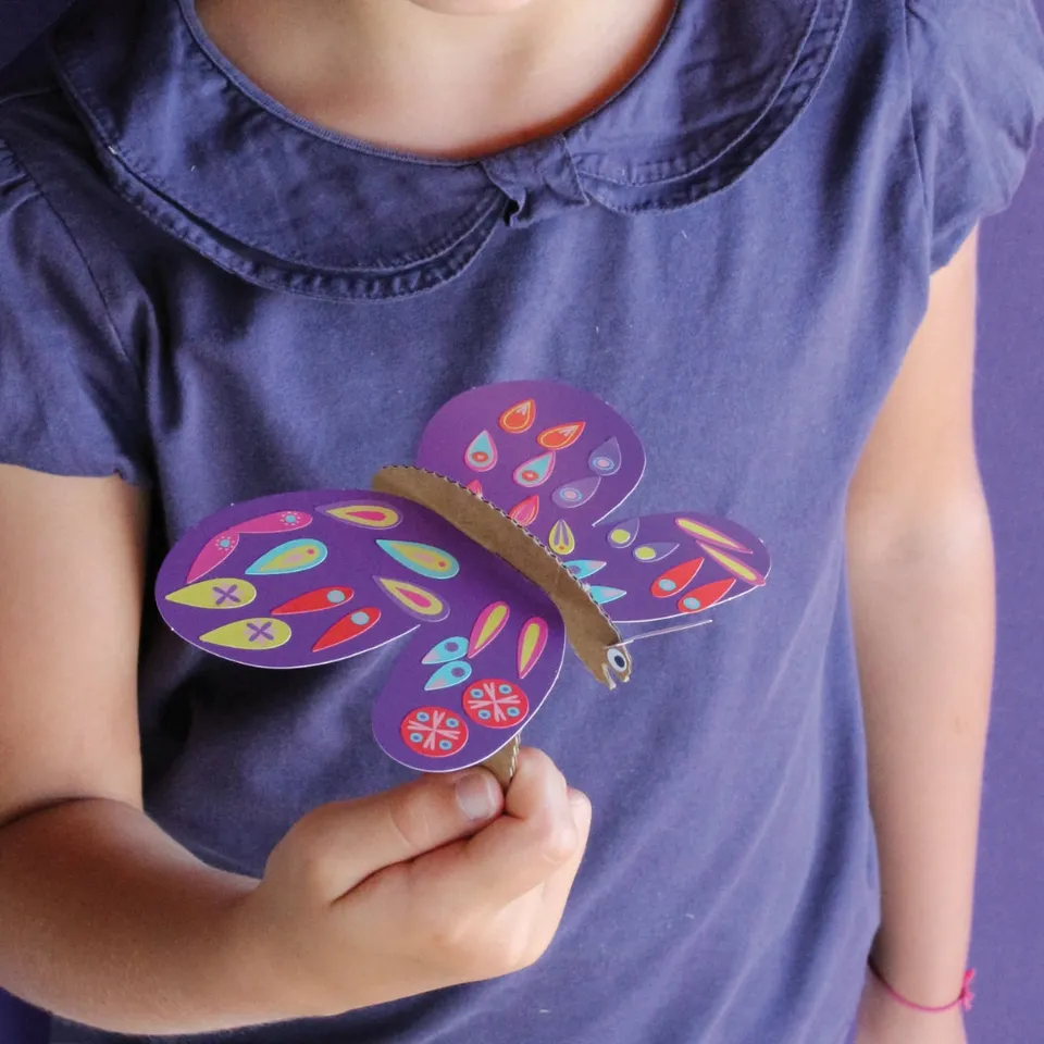 kit-cr-atif-6-papillons-carton-construire-stickers-enfant image 1