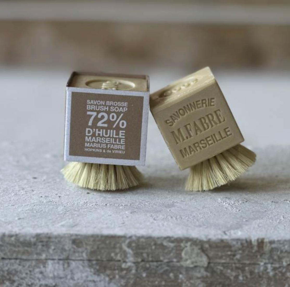 marius-fabre-savon-de-marseille-blanc-brosse-d-tachant-200g image 2