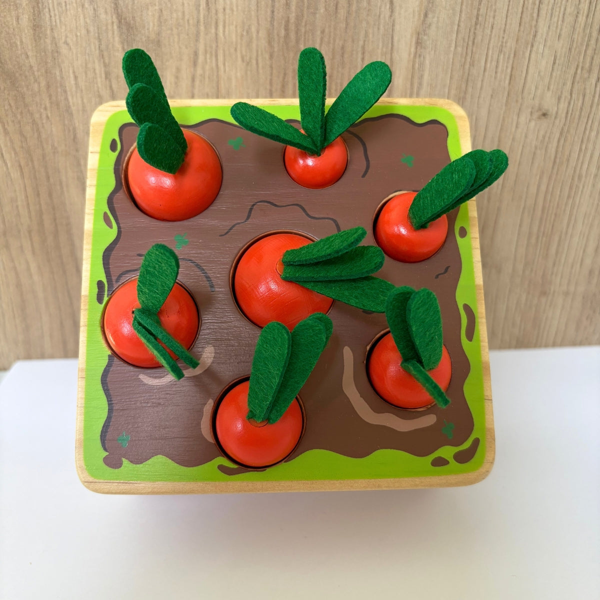smallfoot-carottes-piquer-jeu-encastrement-bois-7-carottes image 2