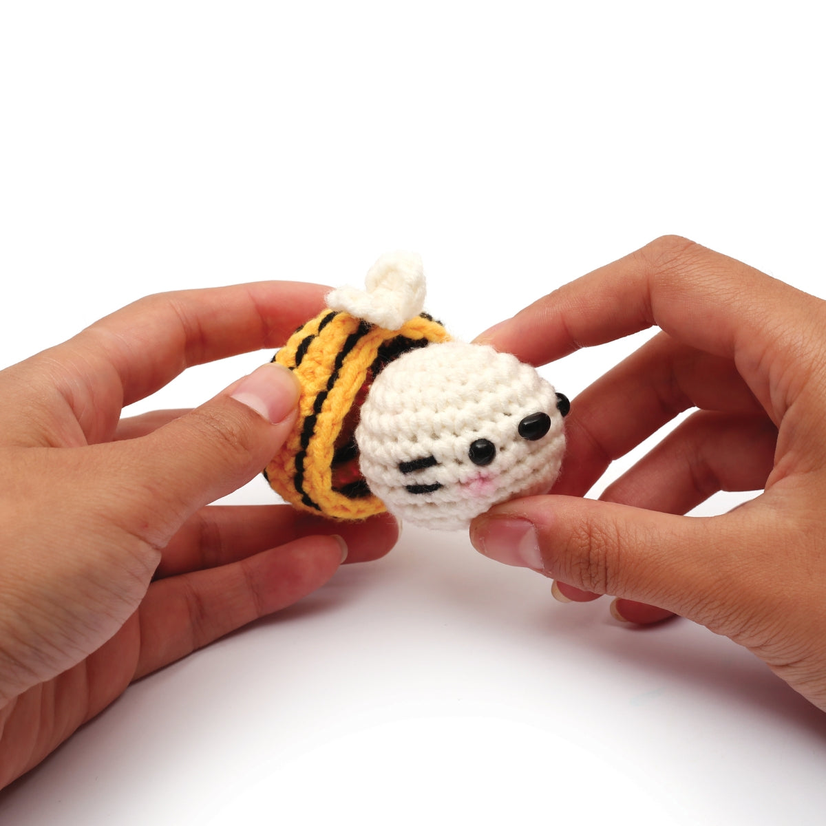graine-cr-ative-easygurumi-abeille-kit-crochet-porte-cl-s image 2