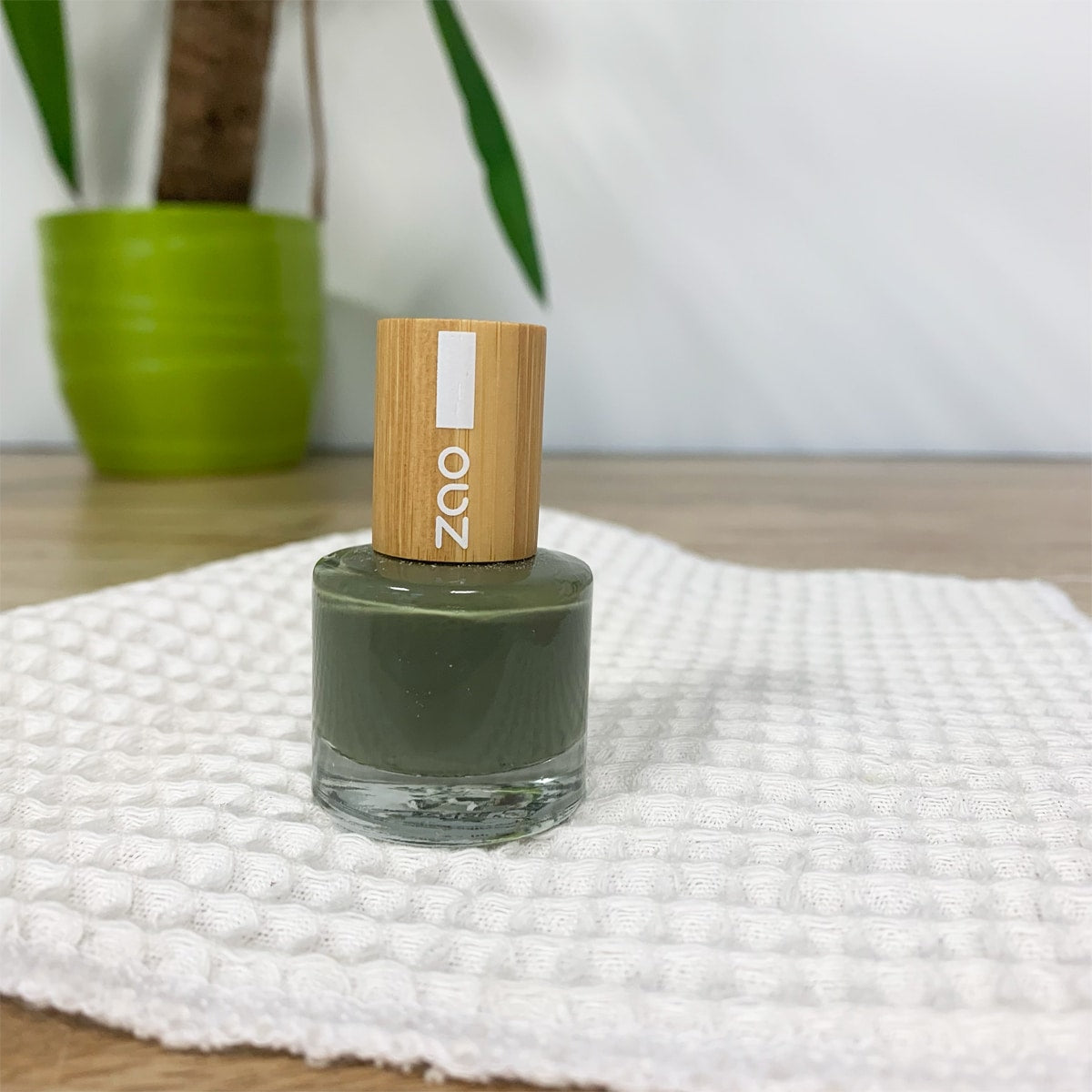zao-vernis-ongles-kaki-vert-naturel image 1