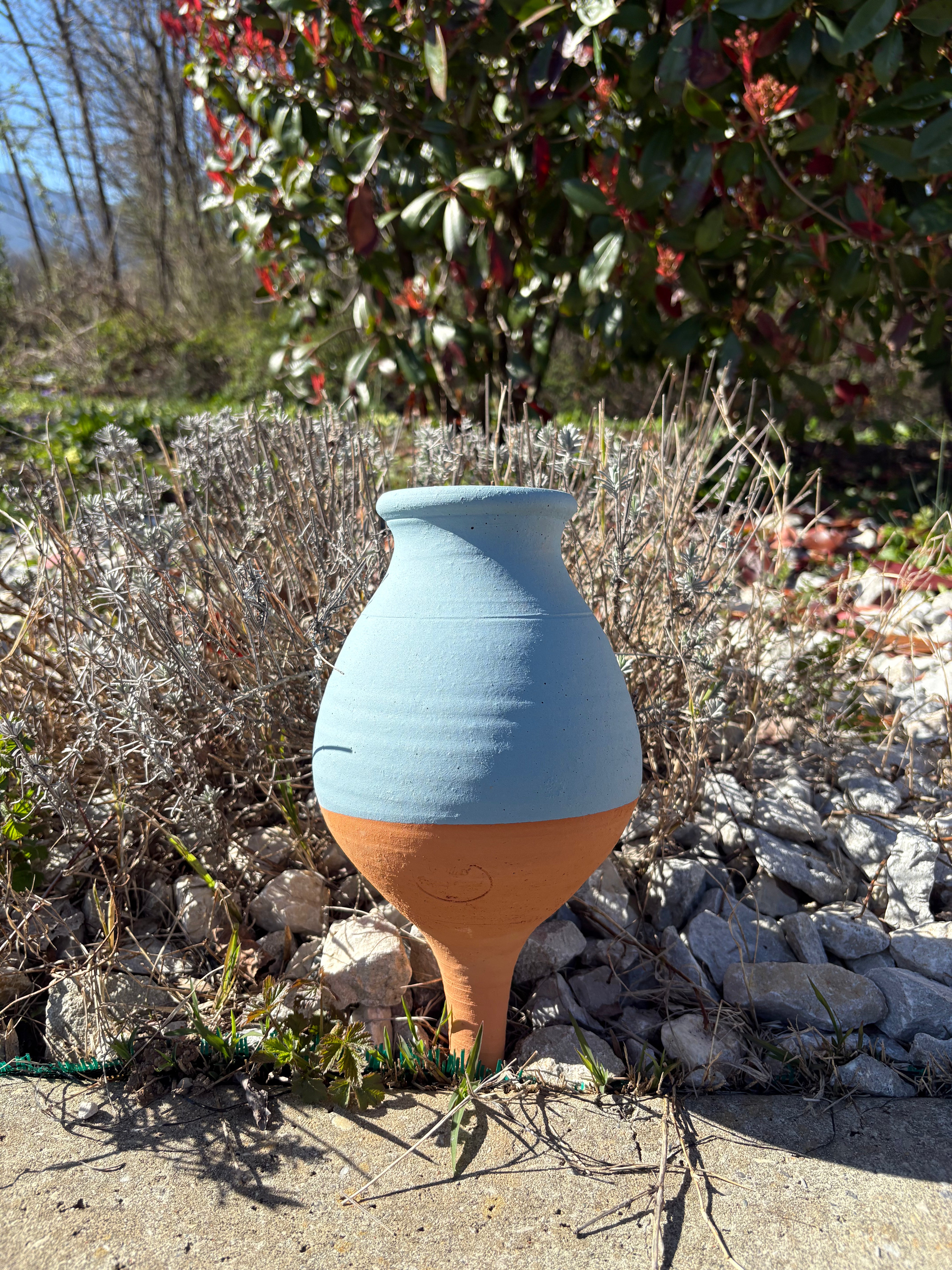 poterie-jamet-ollas-planter-olla-arrosage-1-5-l-bleu-mat image 2
