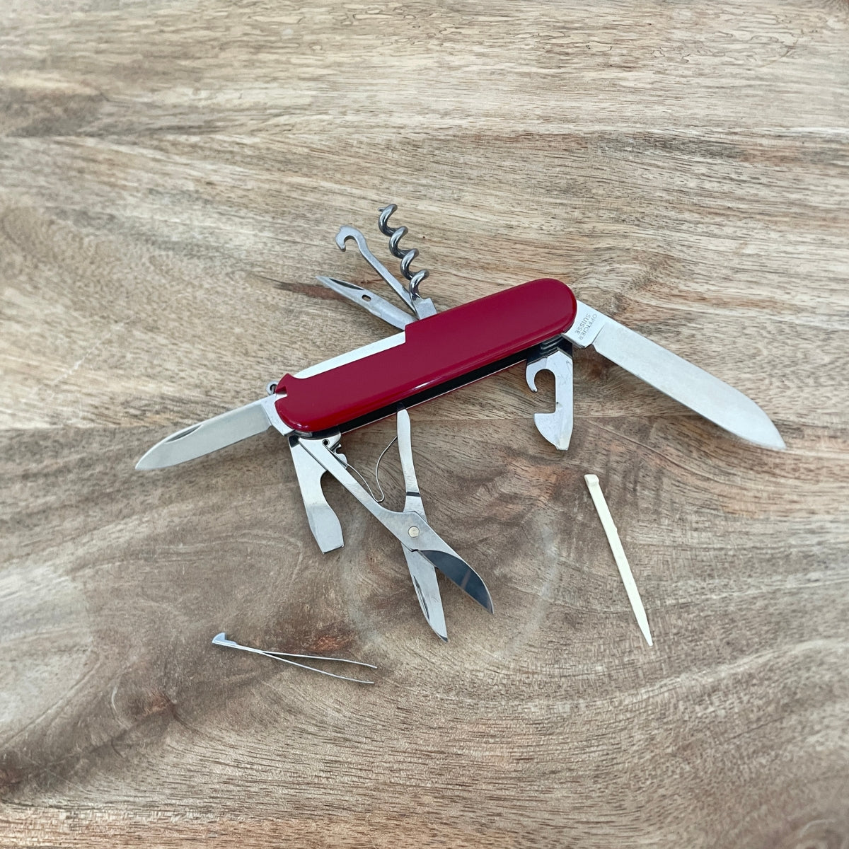 victorinox-climber-red-couteau-suisse-14-fonctions-rouge image 2