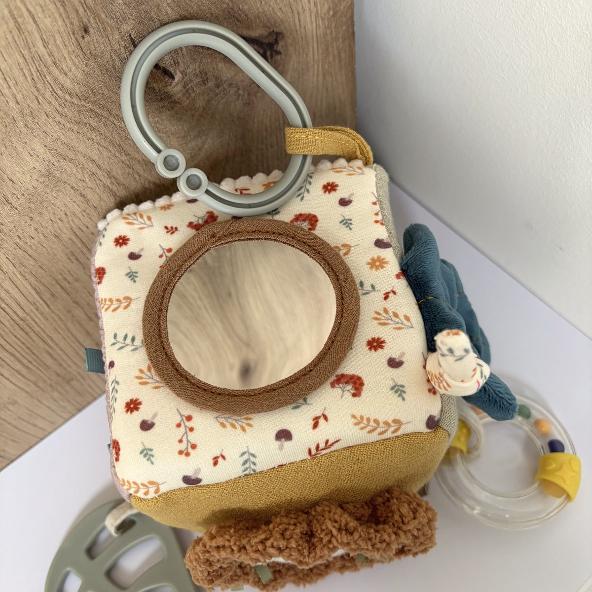 small-foot-cube-d-veil-sensoriel-tissu-petit-lion-11-cm image 5