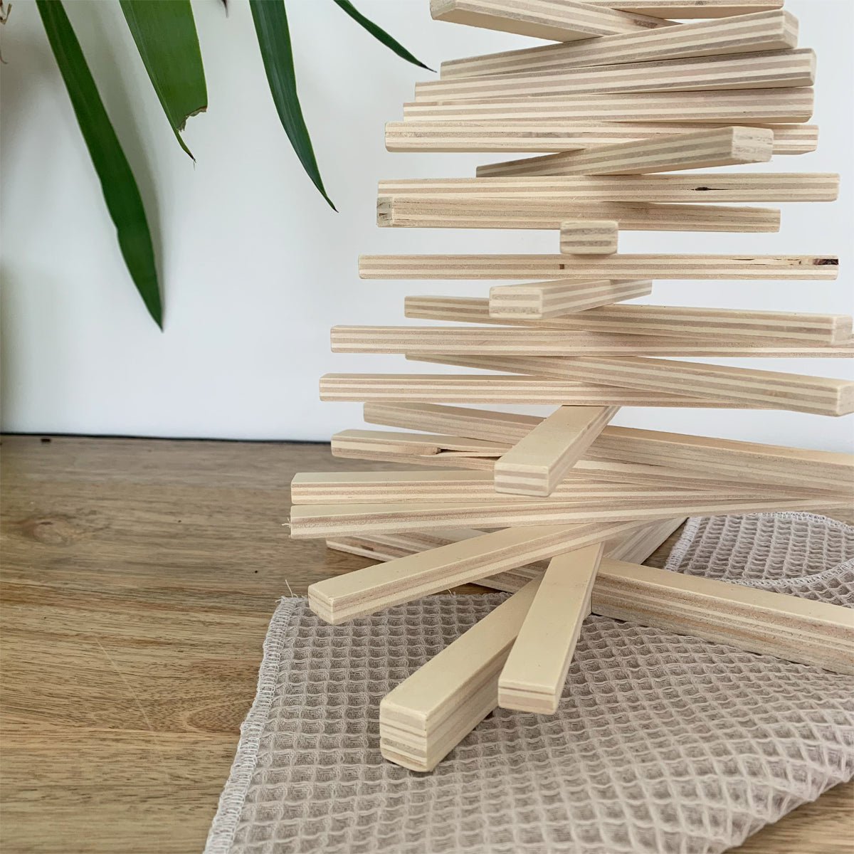 graine-cr-ative-sapin-d-coratif-bois-lattes-mobiles-46-cm image 2