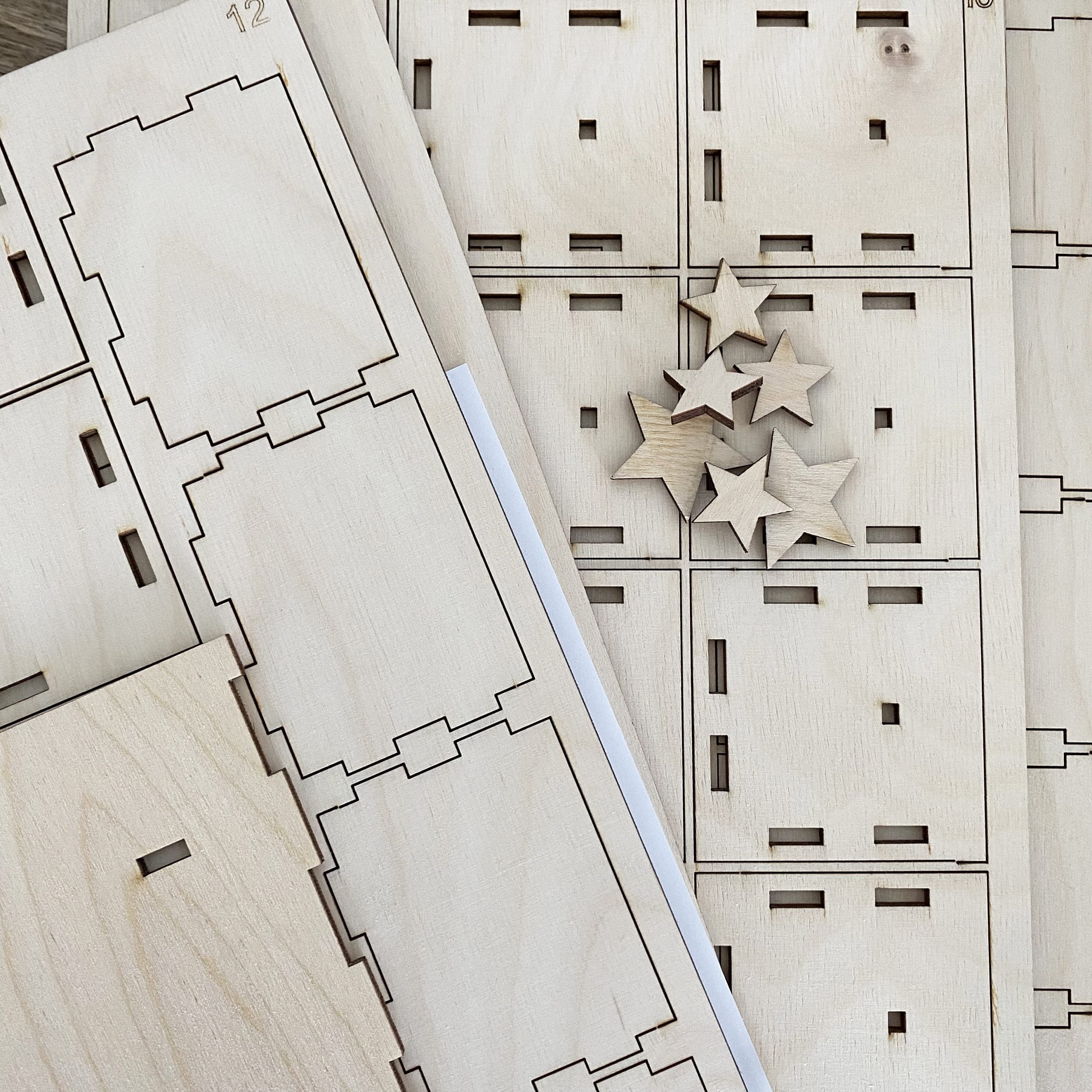 kit-calendrier-de-l-avent-maison-en-bois-construire-24-cases image 4