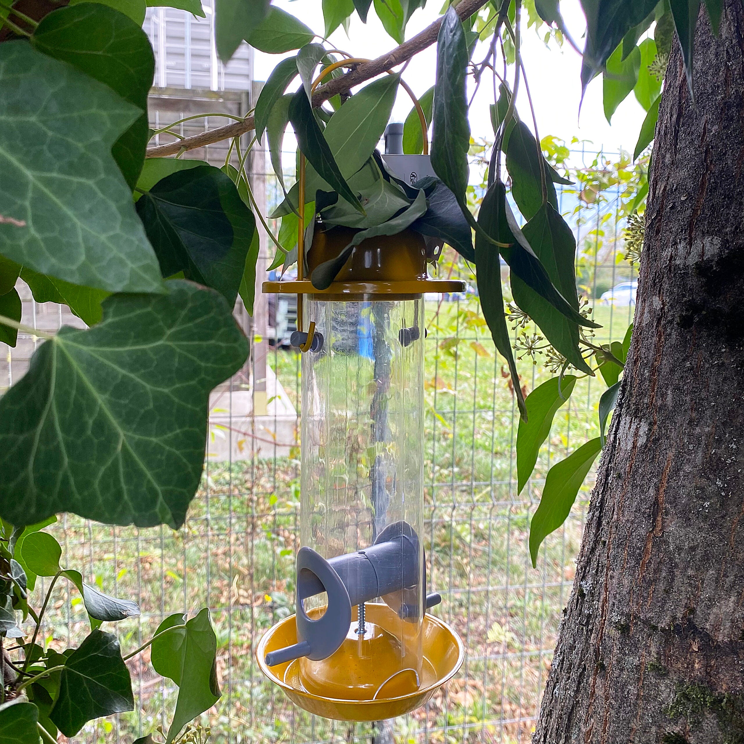 esschert-design-silo-graines-oiseaux-mangeoire-suspendue-coloris-al-atoire image 4
