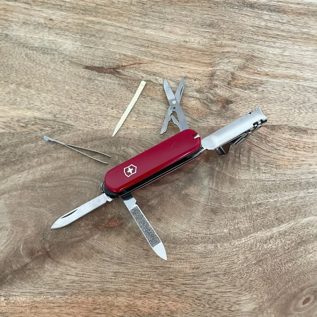 victorinox-nail-clip-couteau-suisse-coupe-ongles-65-mm image 1