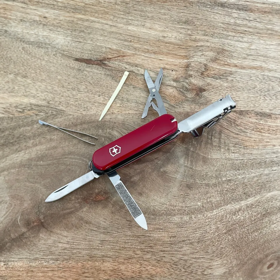 victorinox-nail-clip-couteau-suisse-coupe-ongles-65-mm image 1