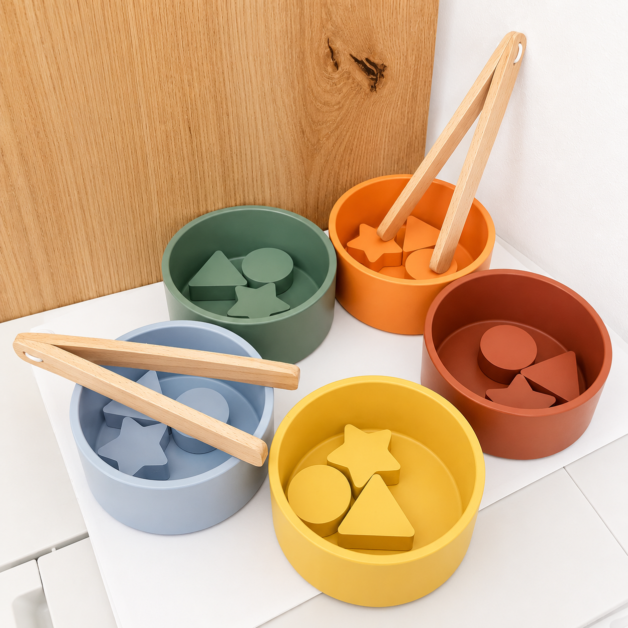 small-foot-jeu-de-tri-couleurs-avec-pince-bois-12-mois image 4