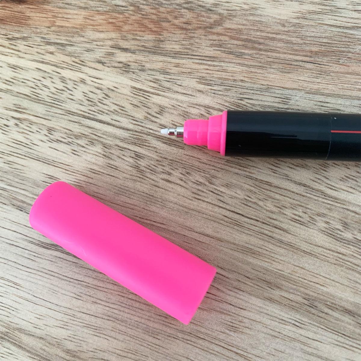 posca-marqueur-rose-pointe-fine-peinture-verre-bocaux image 3