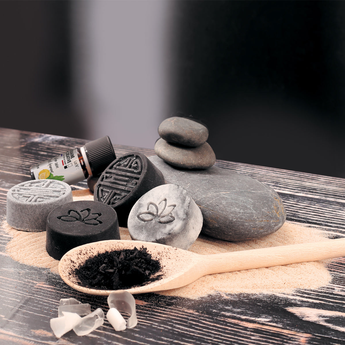 graine-cr-ative-coffret-savons-au-charbon-kit-savon-200-g image 2
