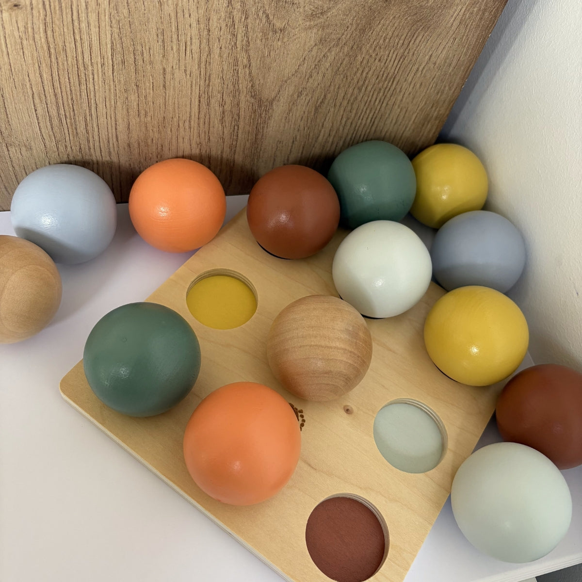 smallfoot-jeu-veil-bois-tri-montessori-boules-color-es image 3