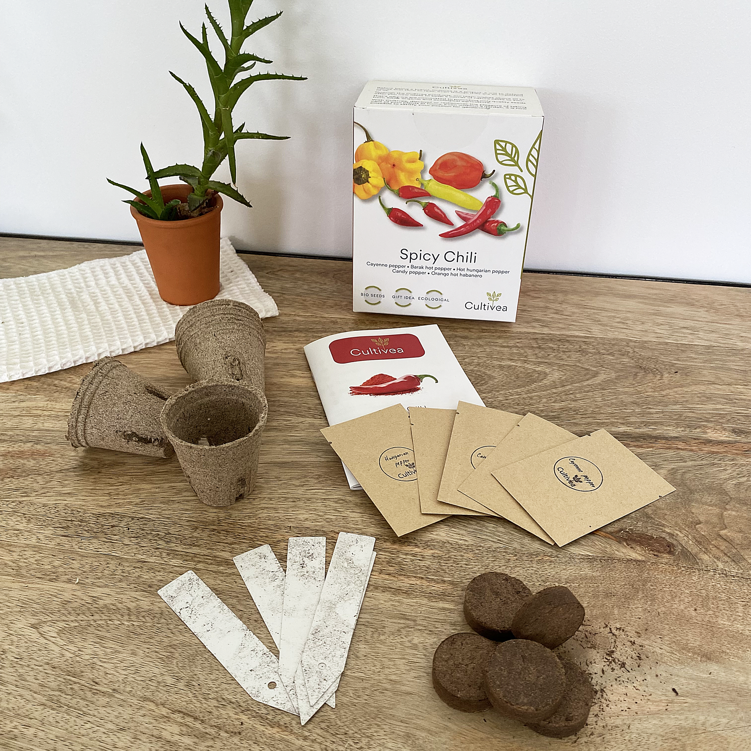 cultivea-je-fais-pousser-mes-minis-piments-bio-coffret-5 image 1