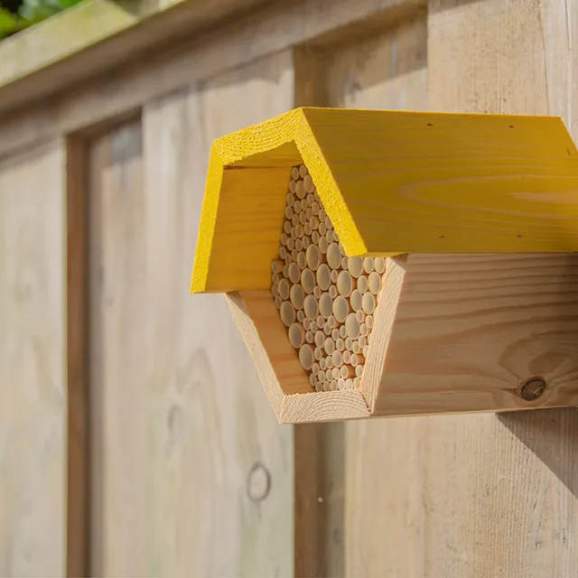 esschert-design-maison-abeilles-hexagonale-bois-14-9-cm image 1