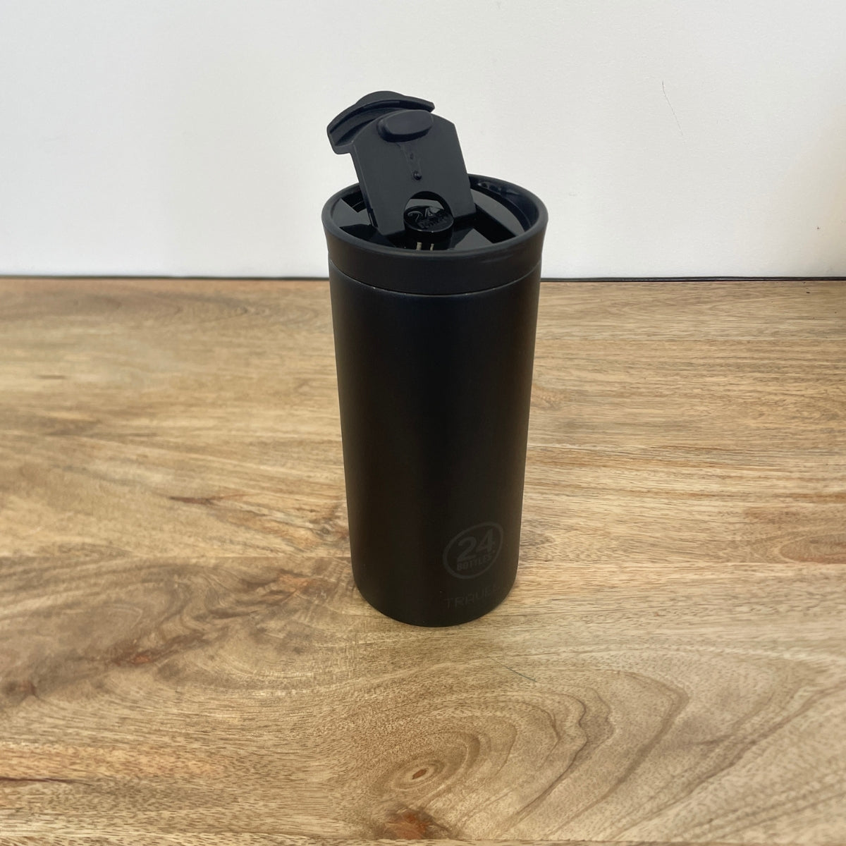 24-bottles-travel-mug-isotherme-600-ml-stone-tuxedo-black image 2