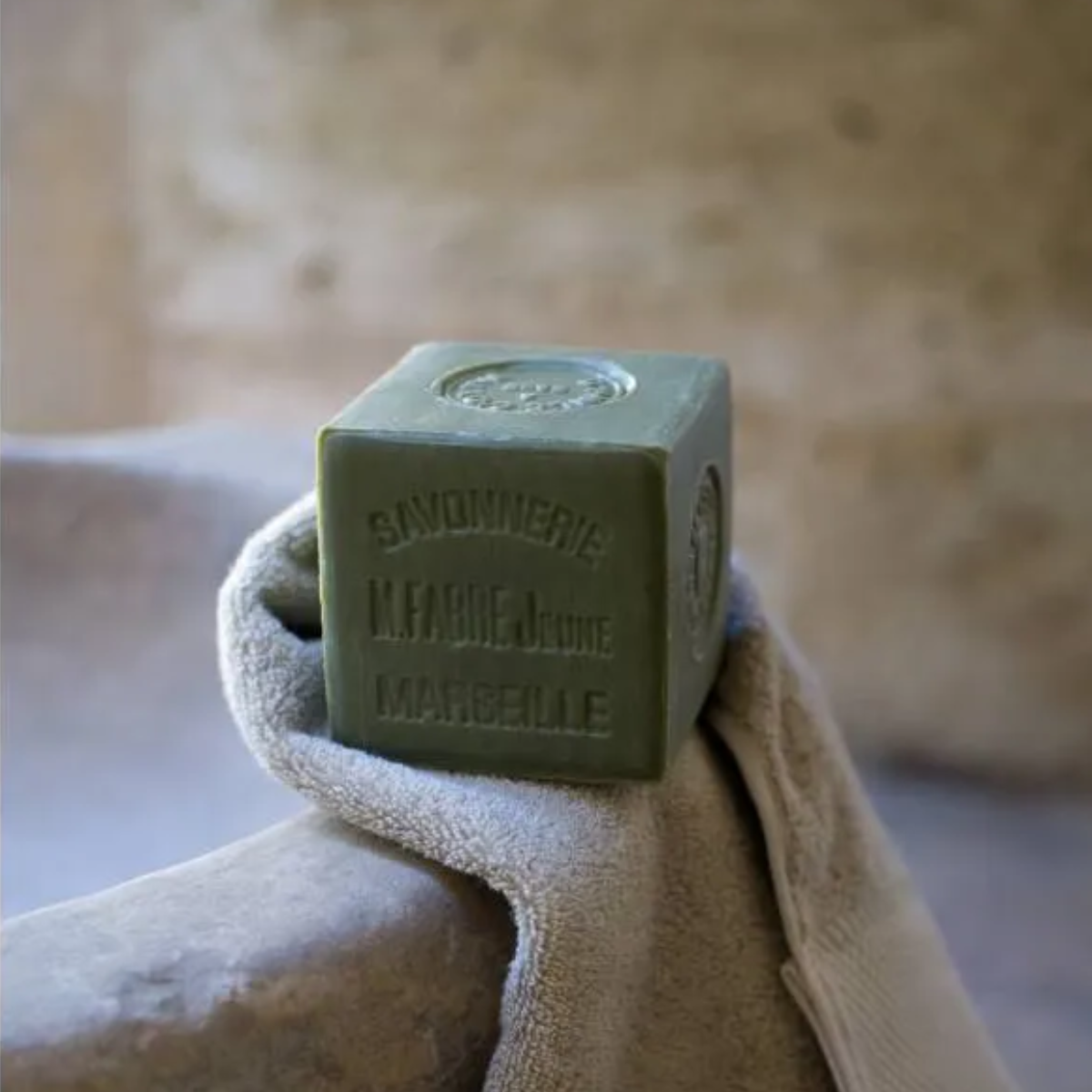 marius-fabre-savon-de-marseille-cube-huile-d-olive-200-g-sans-parfum image 4