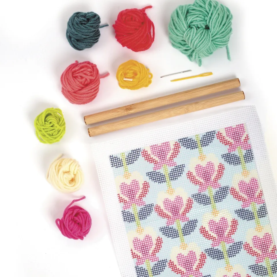 kit-canevas-fleurs-de-lotus-toile-broder-26x32-cm image 1