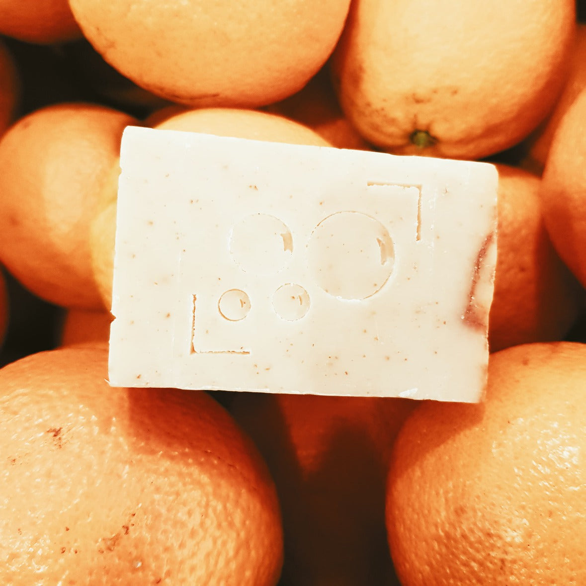 savon-exfoliant-agrumes-orange-citron-saponifi-froid image 3