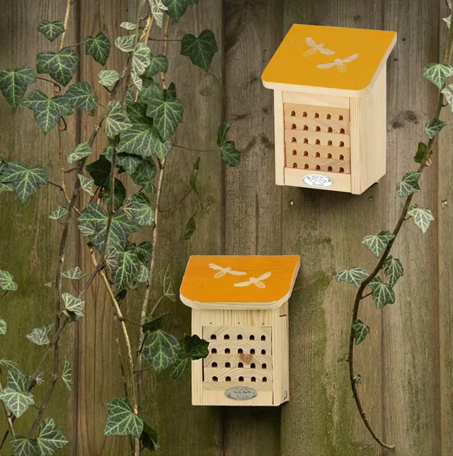 esschert-design-maison-abeilles-silhouette-bois-15-2-cm image 1