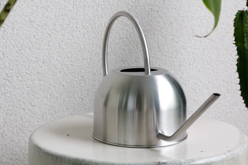 guillouard-luciole-arrosoir-inox-1-5l-bec-long-pr-cision image 4