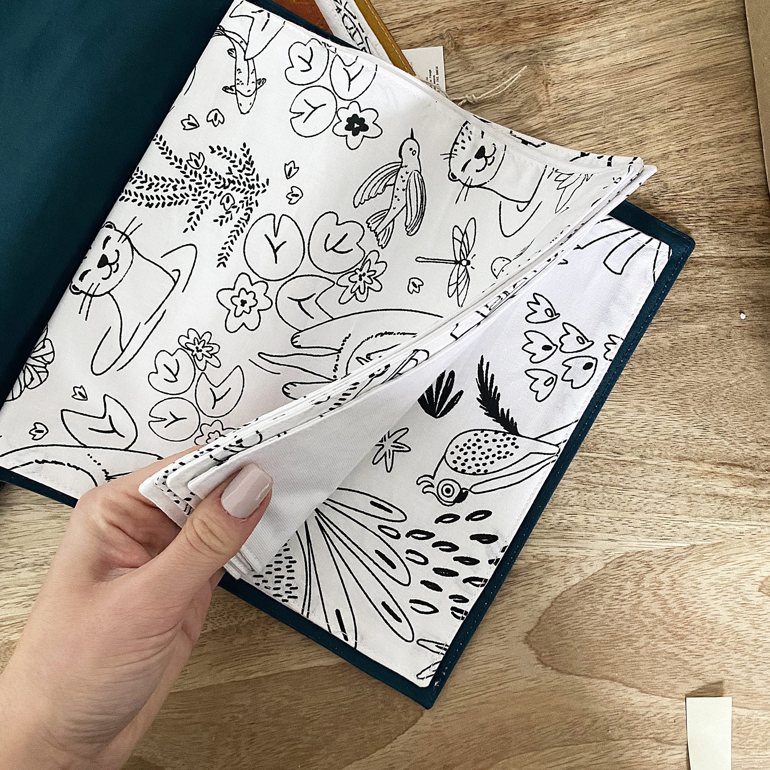mes-courses-en-vrac-livre-coloriage-tissu-12-feutres-lavables image 4