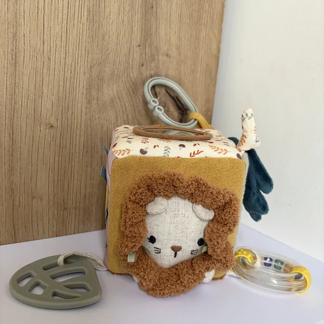 small-foot-cube-d-veil-sensoriel-tissu-petit-lion-11-cm image 1