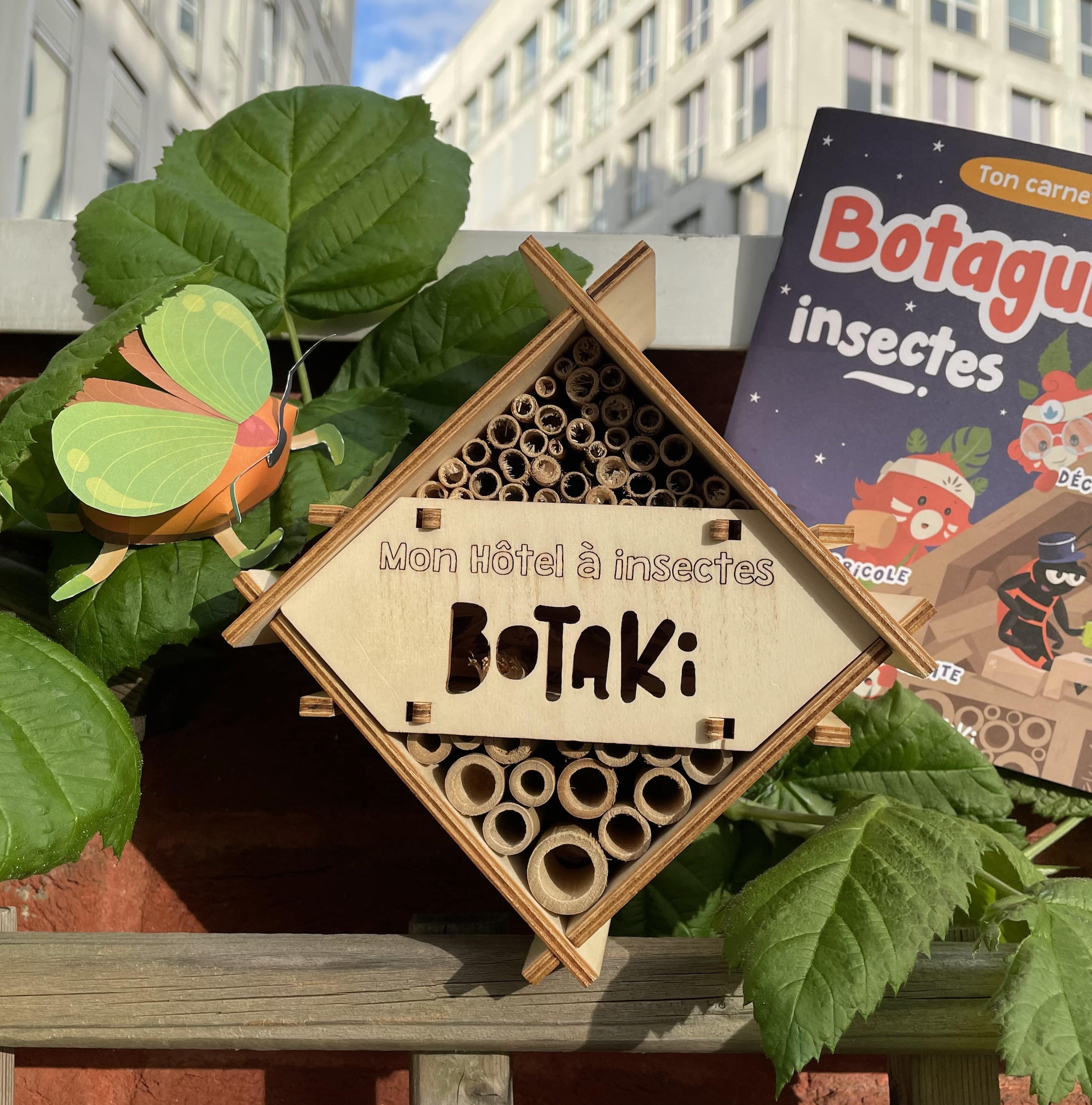 botaki-mon-kit-h-tel-insectes-bois-enfant image 5