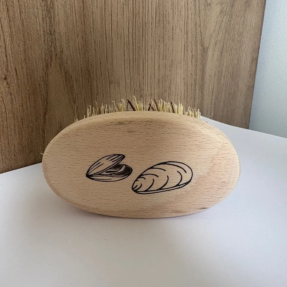 redecker-coquillage-brosse-cuisine-h-tre-9-5-cm image 1