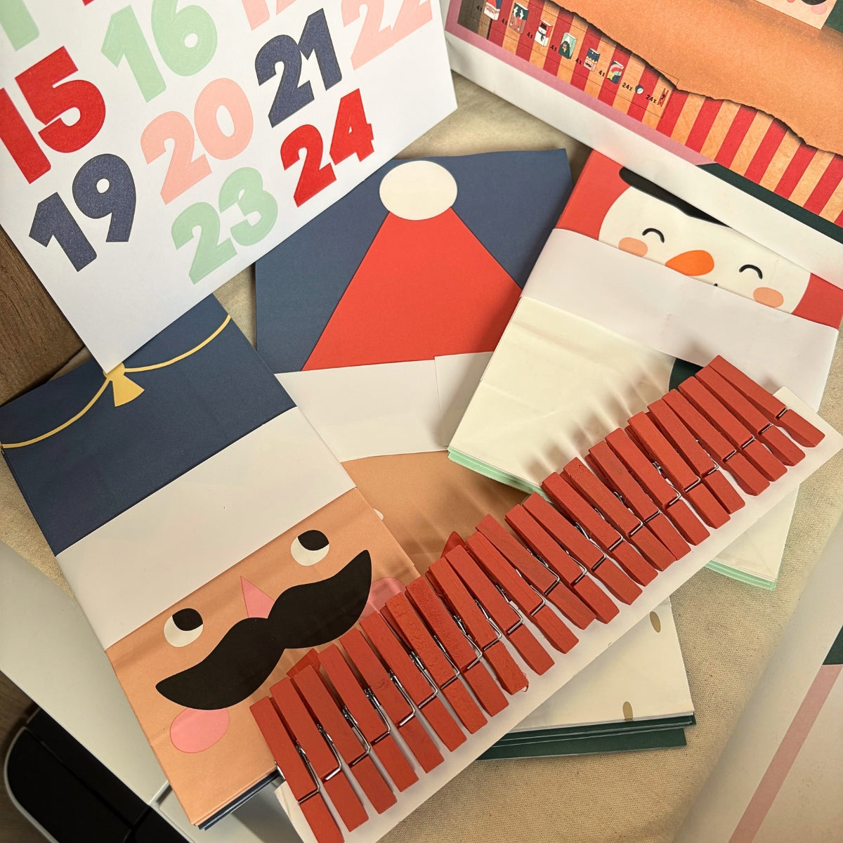 santa-friends-kit-calendrier-de-l-avent-faire-soi-m-me image 3