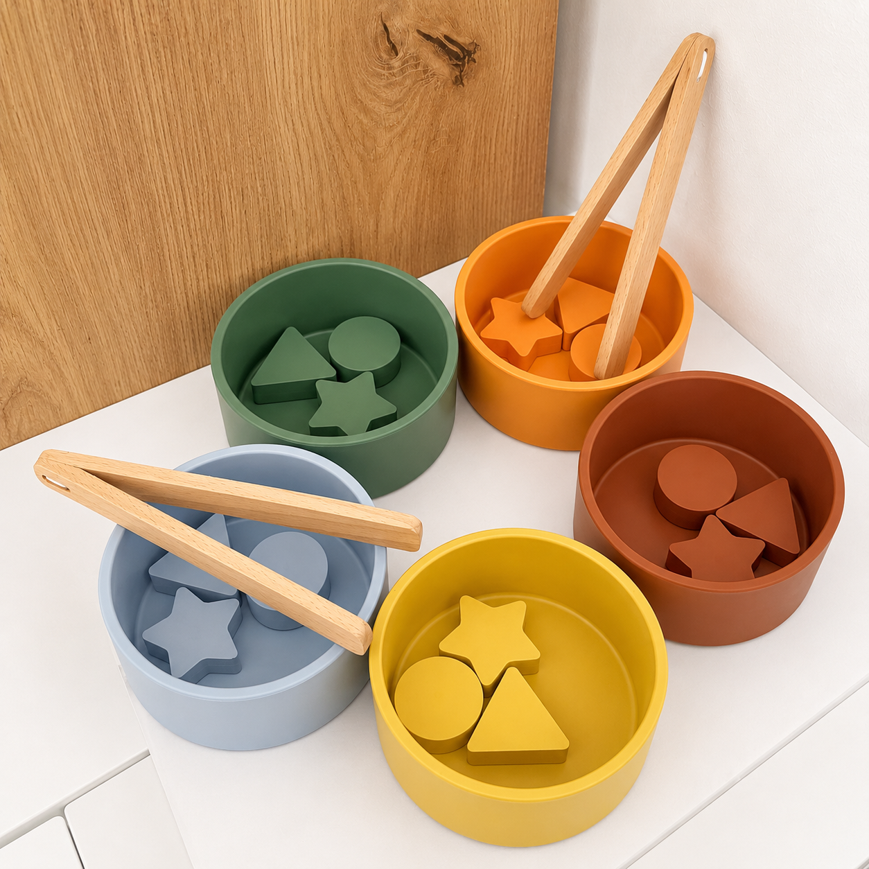 small-foot-jeu-de-tri-couleurs-avec-pince-bois-12-mois image 1