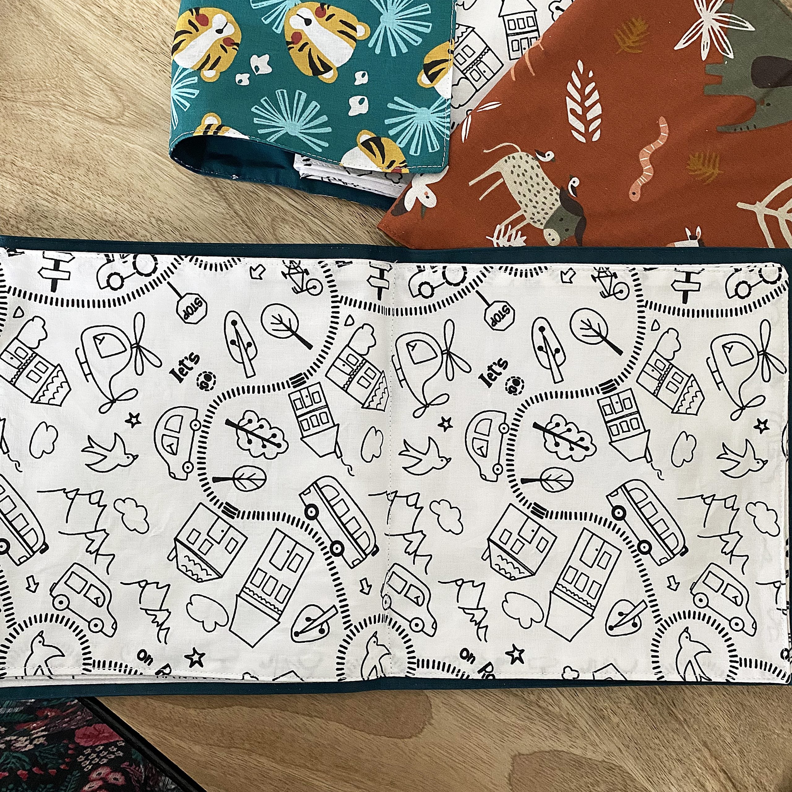 mes-courses-en-vrac-livre-coloriage-tissu-12-feutres-lavables image 2
